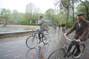 Latvijas Veclaiku divriteņu klubs aicina uz primo Tvīda braucienu Rīgā