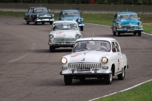 Autošosejas festivāls "Dzintara Volga" sācies