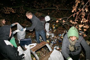 Jaunieši sakopj Andrejsalu