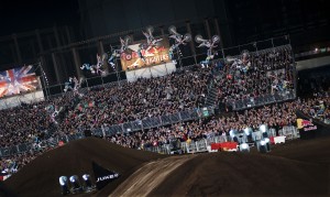 Levi Šērvuds uzlādē Red Bull X-Fighters Londonā