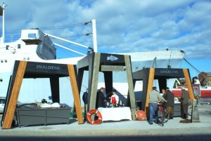 Liepājas Vecās Ostmalas Promenādē atklāts zivju tirdziņš