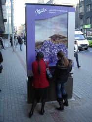 "Milka" cienā rīdziniekus ar 1 tonnu šokolādes (+VIDEO)