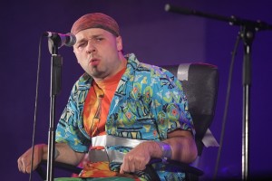 Starp divām pasaulēm jeb "Bildēs sevi pieteikušās, NE TIK JAUNĀS grupas