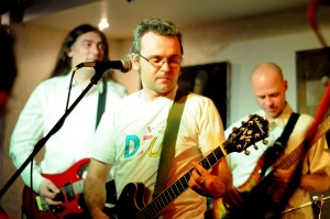 Foto: Grupas "Voiceks Voiska" albuma "Augšā strādā" prezentācija