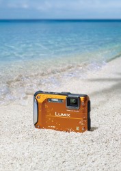 Panasonic īpaši izturīgais hibrīdfotoaparāts ar videokameras iespējām