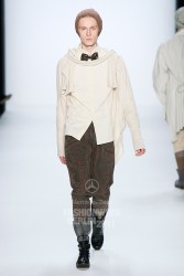 Latviešu modes māksliniece Agnese Narņicka iekaro Berlīni