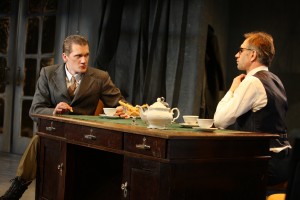 Divi atomfiziķi JRT lugā „Kopenhāgena"