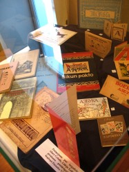 Jura Cibuļa pasaules ābeču kolekcijas izstāde pagarināta