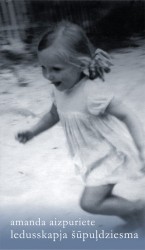Izdota Amandas Aizpurietes grāmata „ledusskapja šūpuļdziesma"