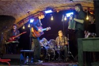 Foto: "Gaujarts" koncertē LMA Studentu klubā