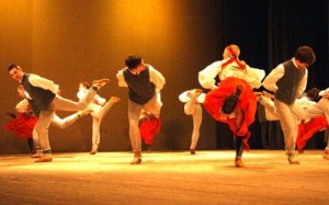 Izvēlētas desmit dejas Dziesmu un Deju svētku deju lieluzveduma repertuāram