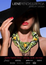 Rokzvaigžņu cienīgas rotas Lienes Renckulbergas Jewelry Design modes skatē