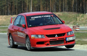 Vasaras autosprinta uzvaras izšķir sekunžu desmitdaļas