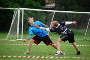 Rīgas atklātajā frisbija mix turnīrā uzvar ogrēnieši, rīdziniekiem - „spēles gara" balva