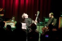 „Swans" dod aptaustīt skaņu