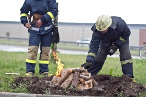 Ugunskura kuršana – vispopulārākā un arī visbīstamākā Jāņu svinību tradīcija