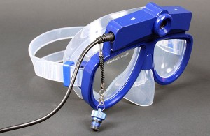 Zemūdens peldes cienītājiem pieejamas brilles ar iebūvētu kameru