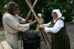 Rīts viduslaiku noskaņās - pie Tukuma "Pils torņa"