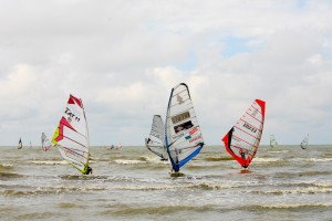 Šodien Eiropas čempionātā „Formula" vindsērfinga klasē startērja 98 sportisti no 18 valstīm