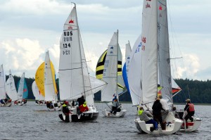 Usmas ezers pāprsteidz pasaules čempionāta dalībniekus ar netipiski mainīgo vēju