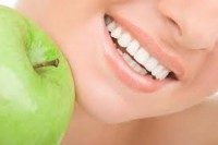 Zobārste: Pēc āboliem zobiem prasās piens vai siers