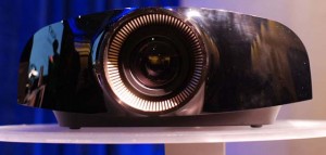 Sony demonstrē jaunu 3D projektoru