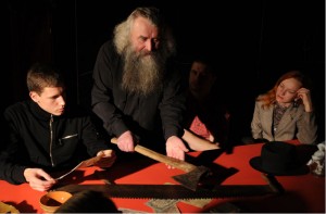 "Indrāni" caur adatas aci