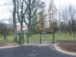 Andreja Upīša memoriālmājai nozagti vārti