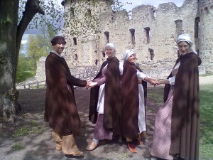 Cēsu Pils Vēsturisko Deju studija atsāk sezonu un aicina pievienoties jaunus dalībniekus