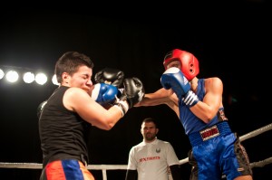 Boksere Agnese Boža zaudē vīrietim