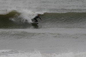 Latvijā pirmo reizi vēsturē notiks sacensības sērfošanā ar dēli