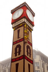 Laimas pulkstenis ieguvis adījuma rotu