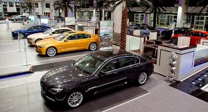 Abu Dabī atver pasaulē lielāko BMW autosalonu