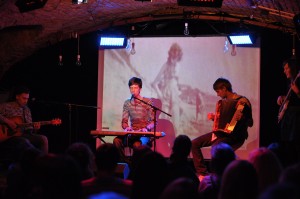 Foto: Gaujarts koncertē LMA Studentu klubā