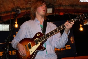 Ģitāristi aicināti pieteikties konkursam „Guitarday 2012"