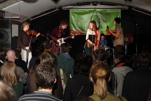 LU jauno mūzikas grupu konkursā „Hadrons 2012" uzvar „Nepilngadīgā Anna"