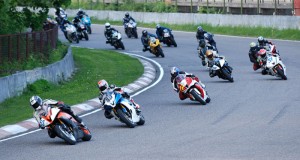 Biķerniekos aizvadītas spraigas cīņas motošosejā