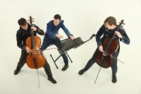 Maijs "Artelī" pirmatskaņojumu un muzeju zīmē