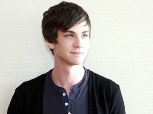 Logans Lērmans un Duglass Būts filmā "Noass"