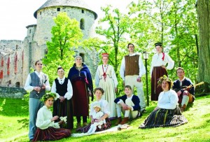 Klajā nāk folkloras kopas Dzieti "Saules dziesmas"