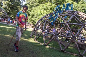 Nūjotāji ieņem LVM Dabas sporta zāli Vērmanes dārzā