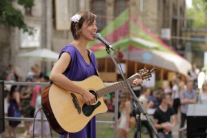 Dziesminiece Anete izdod debijas albumu