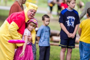 Vairāk nekā 150 bērnu piedalās sporta spēlēs LVM Dabas sporta zālē