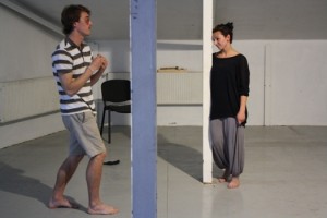 Laikmetīgās dejas izrādi "Kas ir Zeir?" uzvedīs angļu valodā