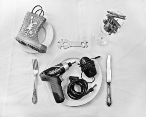 "Dirty Deal Teatro" Baltajā naktī notiks performance "Nesagremojamā maltīte"