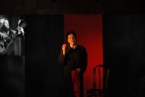 Haralds Sīmanis un Marina Janaus tiekas dzejas izrādē "Kliedziens"