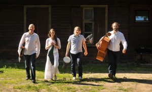 „Vētras saites" izdod foto-ambient albumu „Teātra krustojums"