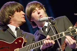 Foto: Bītlu līdzinieki The Cavern Beatles koncertē Rīgā