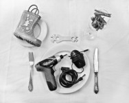 "Dirty Deal Teatro" Baltajā naktī notiks performance "Nesagremojamā maltīte"