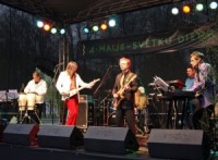 Dzelteno pastnieku milžu cīņa turpinās